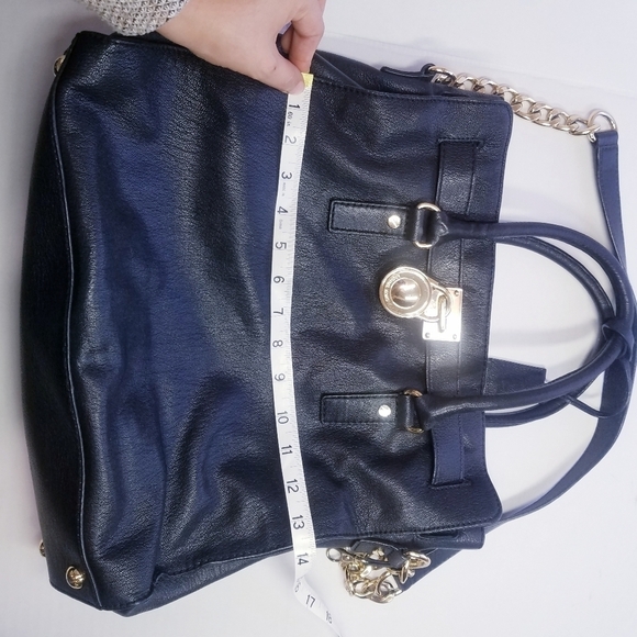 🌸Michael Kors | Leather Black Medium Sized Bag - Picture 5 of 9